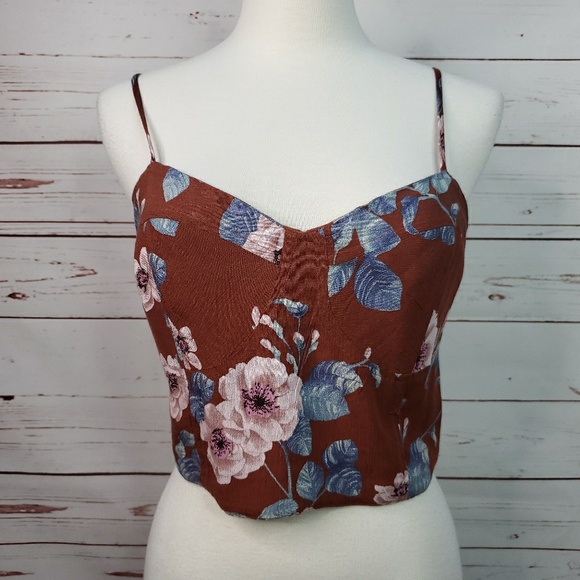 American Eagle Outfitters Tops - AEO Sleeveless Floral Shirred Crop Top Large